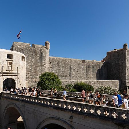 Seistanca Lux -Old City Entrance Dubrovnik Exterior photo