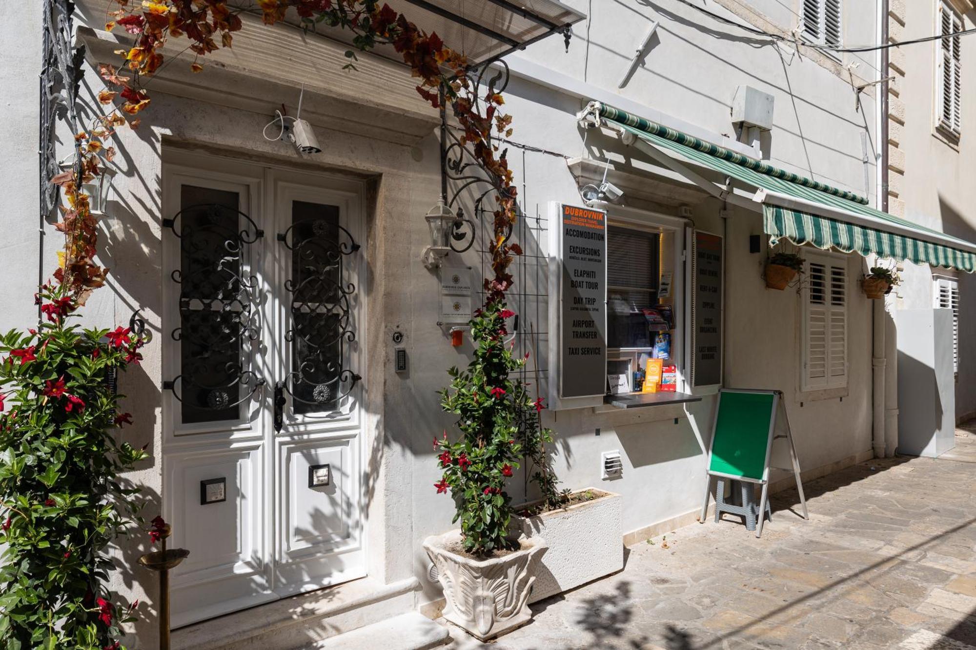 Seistanca Lux -Old City Entrance Dubrovnik Exterior photo