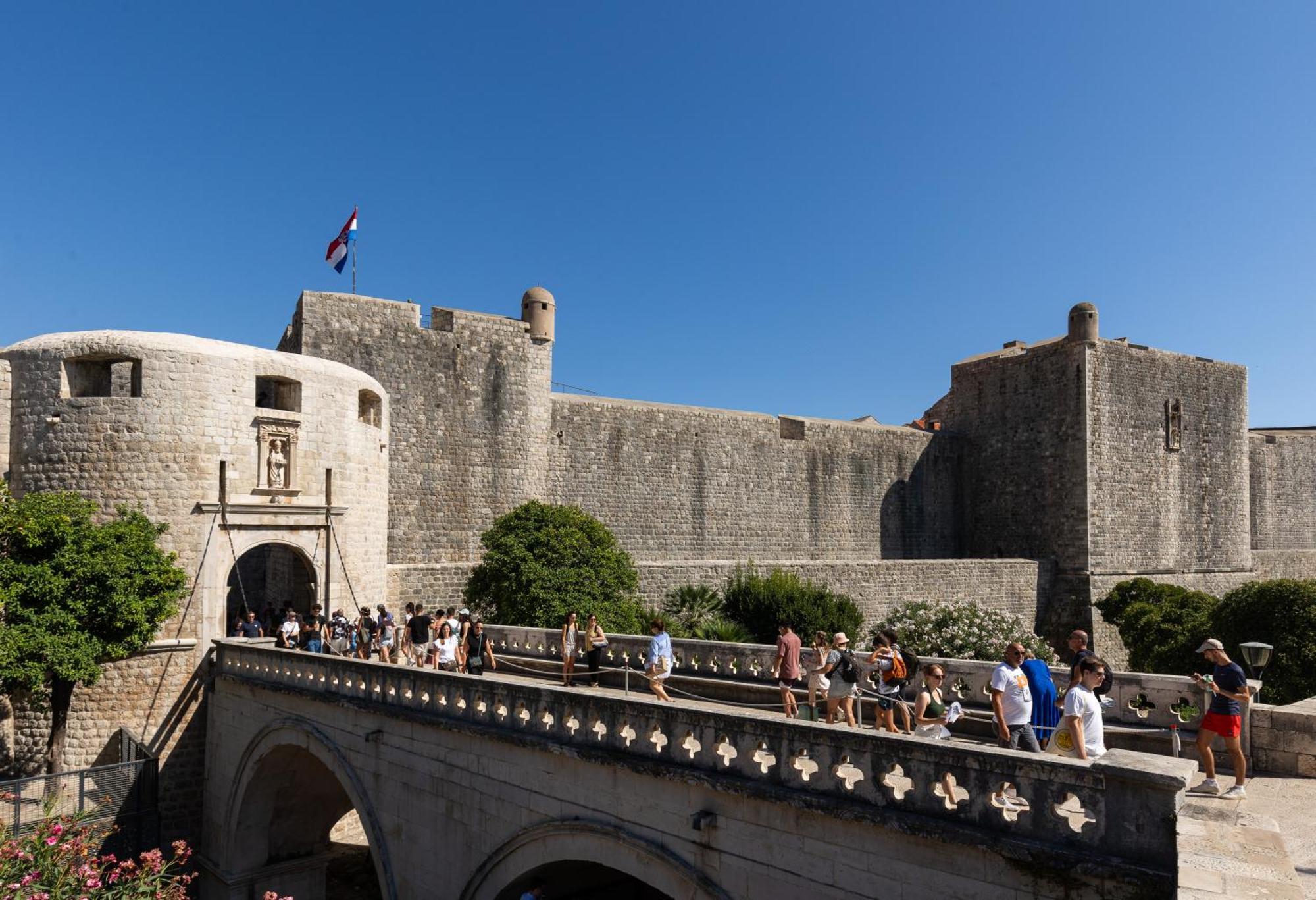 Seistanca Lux -Old City Entrance Dubrovnik Exterior photo