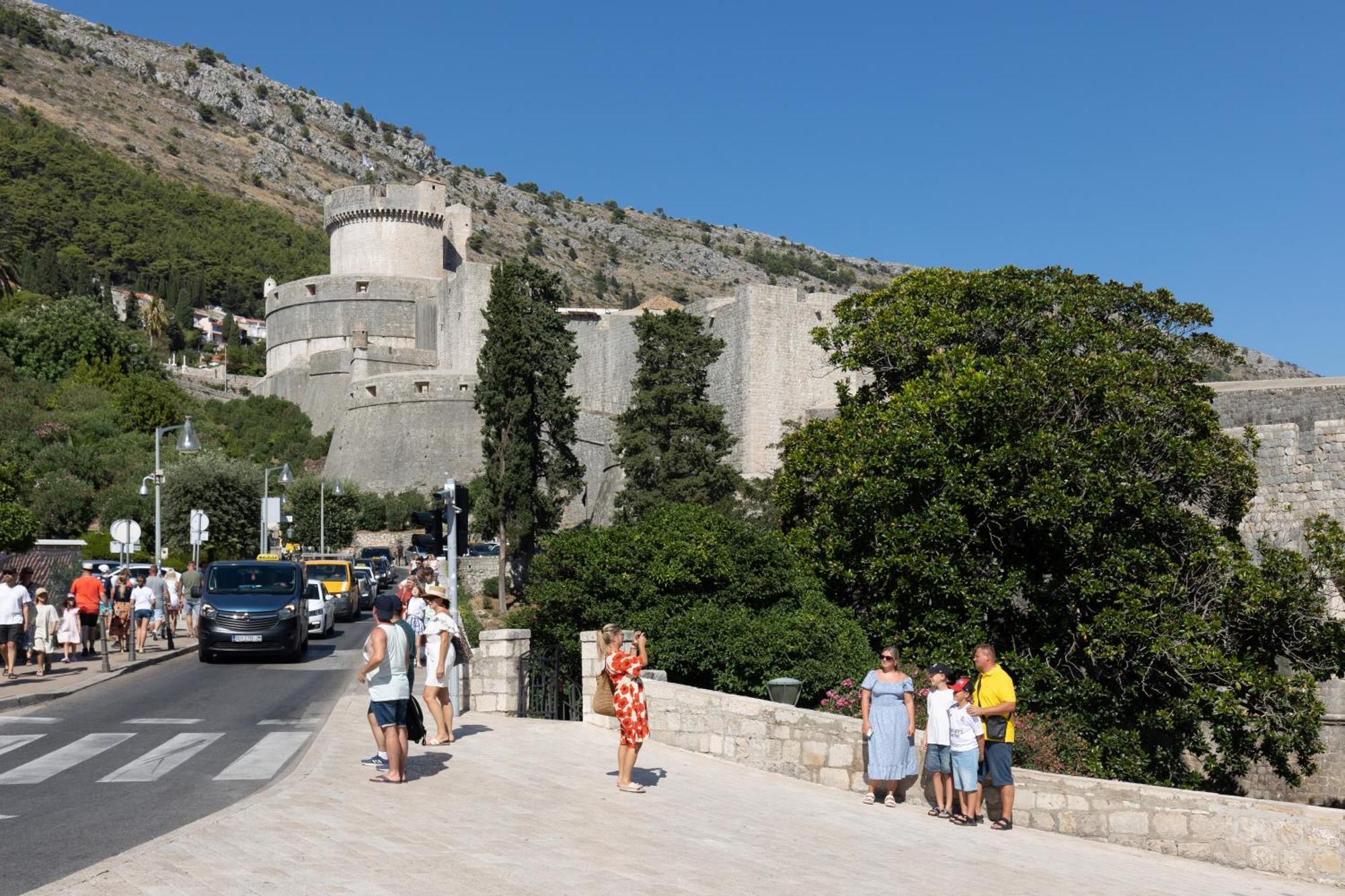 Seistanca Lux -Old City Entrance Dubrovnik Exterior photo
