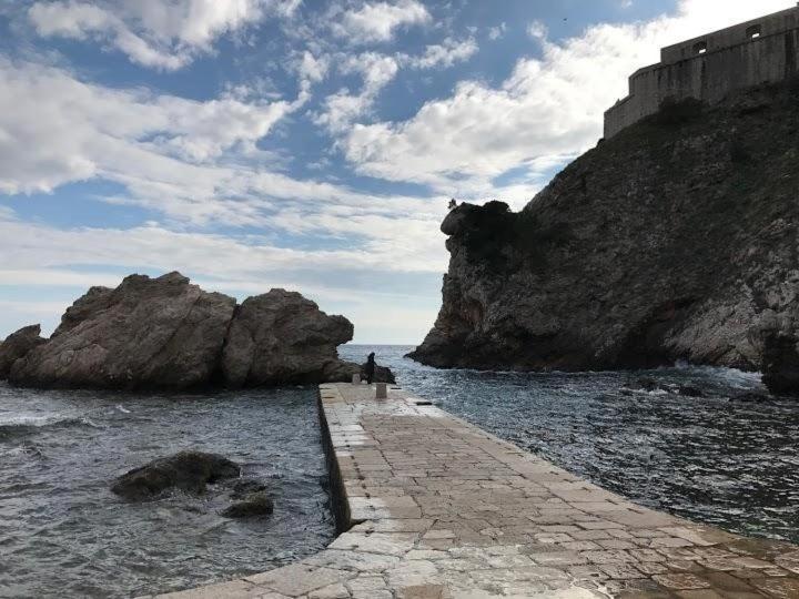 Seistanca Lux -Old City Entrance Dubrovnik Exterior photo